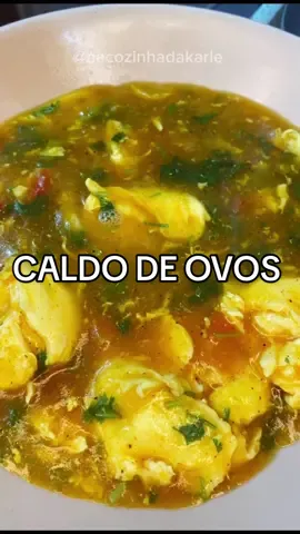 CALDO DE OVOS 😋 Já salva essa receita pra fazer aí na sua casa 🏠  Ingredientes ⤵️ 2 colheres de farinha branca  1 cebola pequena  2 dentes de alho  1 tomate  4 ovos  Meio pimentão  Açafrão a gosto  Pimenta do reino a gosto  Coloral a gosto  Sal a gosto  Cheiro verde a gosto    Modo de preparo no vídeo 👩‍🍳  #caldodeovos #caldocomovo #caldo #caldocaldocaldo 