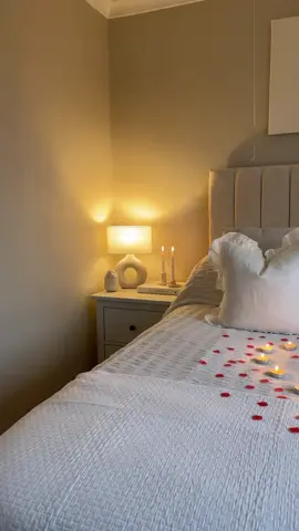 Happy valentines day ♥️ #ValentinesDay #showsomelove #bedroomdecorideas #mygaff #rosepetals #romanticnights 
