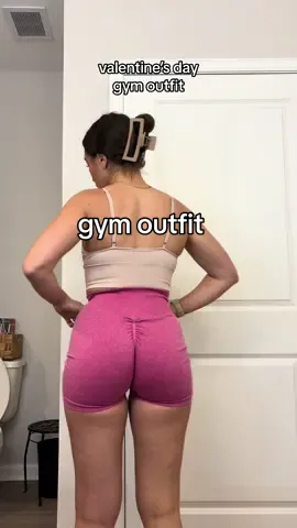 A little valentines day gym outfit 💕🌸🎀🩷🩰🌷💗 #gymoutfit #gymoutfits #GymTok #gymoutfitideas #gymoutfitsforwomen #gymfit #aestheticgymoutfit #CapCut 