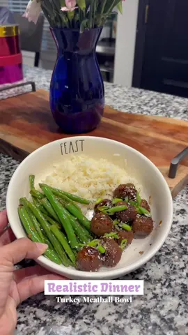 Am the only one that has a thing against meatballs and spaghetti 🍝? It’s literally just not my thing! I wish it was…but it’s not. Now if you give me some rice with my meatballs….I’ll tear it up. Tonight’s realistic dinner idea is Turkey Meatball Bowls. The ginger powder & the Japanese Barbecue sauce gave it the perfect Asian taste.