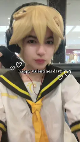 i love valentines day omg || ignore that i couldnt hear the audio #lenkagamine #lenkagaminecosplay #lencosplay #vocaloid #vocaloidcosplay #roundone #viral #pjsekai #cosplay #sushiplace 