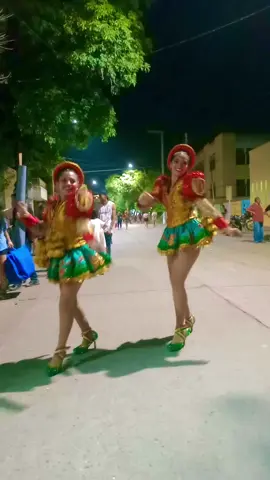 Con una bella jujeña❤️ sos bella Flor🥰 espero verte pronto! #caporales #danzaboliviana #bolivia🇧🇴 #caporalita 