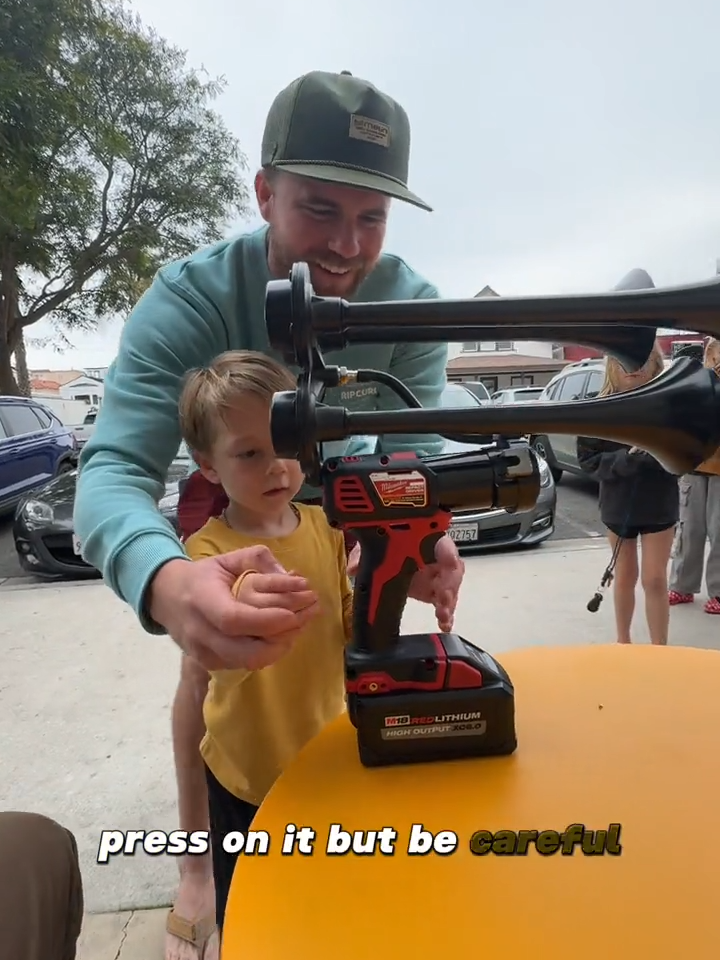 The boy and his father were impressed by how loud it is 😮 They don't know that there's a really cool remote control that comes with it 😉  - Get your horngun at BOSSHORN.COM