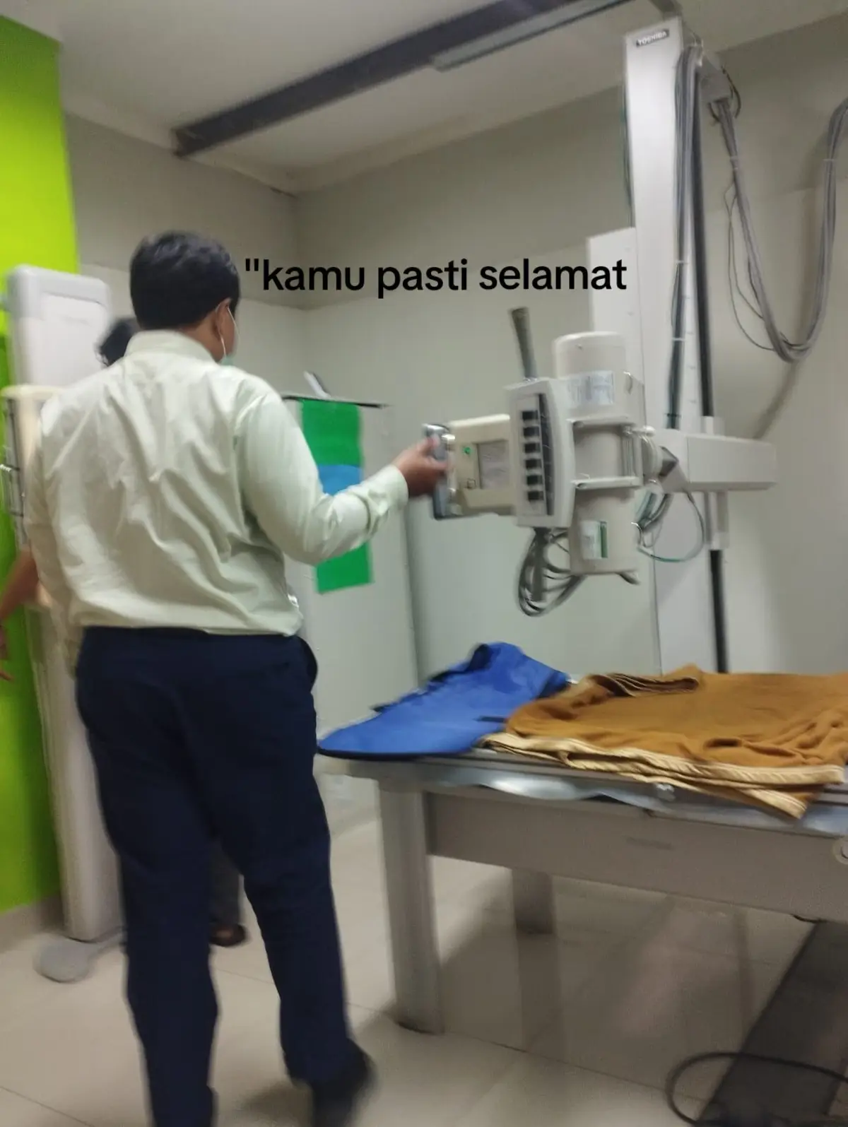 di kondisi yang sekarang,yg gua pikirin gua nyusahin kluarga banget ya,kenapa si gua harus sakit,ini alesan gua kalo gua tuh ga pernah mau nyusahin orang lain:) takut ga bisa ngebales  #dokter #tumor #kista #sakit #rumahsakit #sehatgamahal #kanker #fyp #fypシ #kbpdramaga #rumahsakitkbp #rawatinap #oprasi 