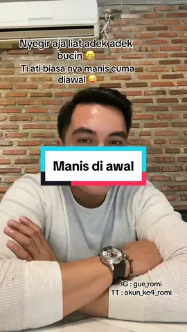 Jam terbang tinggi senyum aja di pojokan 😀