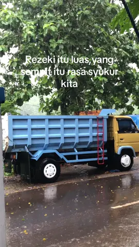 Jadi Pandai pandailah bersyukur😇#umplung_mbois #usumhujan #fypシ゚viral #dumtruck #drivermuda #dumtrukpurwakarta #dumtrukmodifikasi 