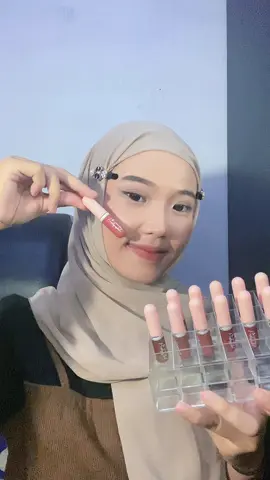 Rekomendasi lipmatte mini banget kaya obat dari saniye only 15 ribuan #lipmatteviral #lipmate #lipmattesaniye #saniye #fyp #CapCut 