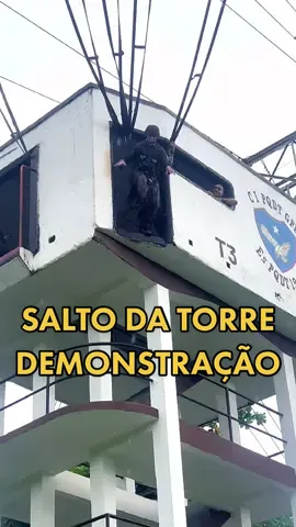 Demonstração de salto da torre PQDT 🦅🧢 #militar #militarylife #eb #exercitobrasileiro🇧🇷 #pqdt🇧🇷 #25bipqd #26bipqdt #27bipqdt #paraquedista #pqd #infantaria #guigarec #alistamentomilitar #cfc #cursodecaboparaquedista #salto 