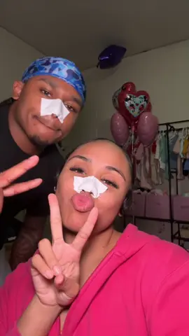 Our first time trying blachead strips, highly recommenddddd 🫵🏽 !  #noseplantstrip #porecleanse #porestrip #porestripremoval #porestrip #lanbena #lanbenaproducts #lanbenaskincare #skincareroutine #skincareproducts #SkinCare101 #skincaretiktok 