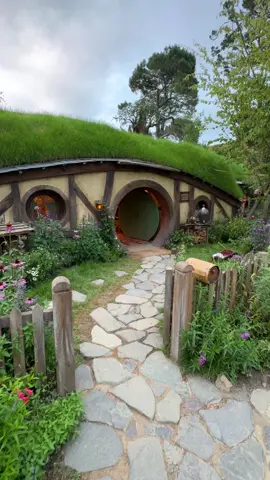 Step inside Middle Earth and the enchanting hobbit hole at the @Hobbiton Movie Set  #fantasyhome #hobbithome #hobbithole #hobbitcore #livingbiginatinyhouse #hometour