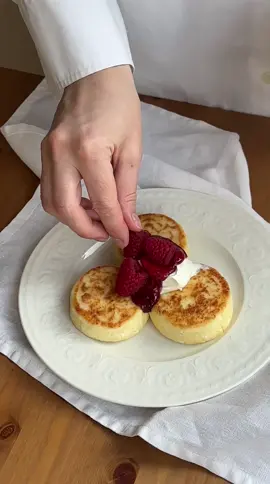 SYRNIKI. Let's prepare the most tender cottage cheese pancakes using two types of cottage cheese - my signature recipe that I accidentally discovered. The combination of crumbly cottage cheese with the smooth, brick-style cottage cheese gives a very pleasant texture and taste, give it a try! Crumble cottage cheese - 180g Brick-style cottage cheese - 180g Rice flour - 2 large tablespoons (you may need a little more) 2 egg yolks Sugar - 2 tablespoons Salt - 1/2 teaspoon 1. Mix all the ingredients in a deep bowl. 2. Shape the cottage cheese pancakes (you can use regular glasses instead of molds). 3. Fry them on both sides for a short time. 4. Serve with sour cream and your favorite jam. 5. Enjoy! 🤤 Yes, the secret lies in using two types of cottage cheese and rice flour instead of wheat flour - the pancakes turn out simply magical.#cottagecheese #pancakes #fypage 