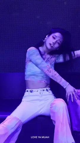 dancing in the moonlight~🌙 #fromis_9 #saerom #프로미스나인 #이새롬  prom night - fromis_9 #fancam