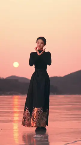 Tát Nhật Lãng rực rỡ - múa trung hoa #pilinh #pilinhdance #pilinhmua #daymua #tapmua #huongdanmua #hocmuacotrang #hocmuatrunghoa #muacotrang #muatrunghoa #domua #trangphucmua #vaymua #quanaomua #múa_cổ_trang #múa_trung_hoa #học_múa 