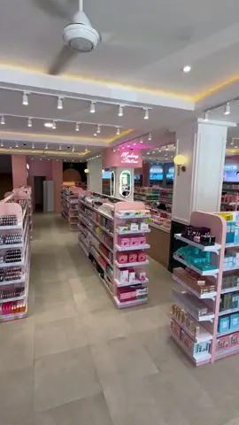 Toko Kosmetik Baru di Kota Kupang. Vibesnya gemezz banget ! Spill?