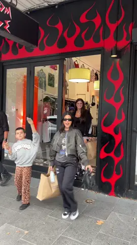 @Kourtney Kardashian Barker and her beautiful family! so nice to meet you all ♥️⛓️🖤