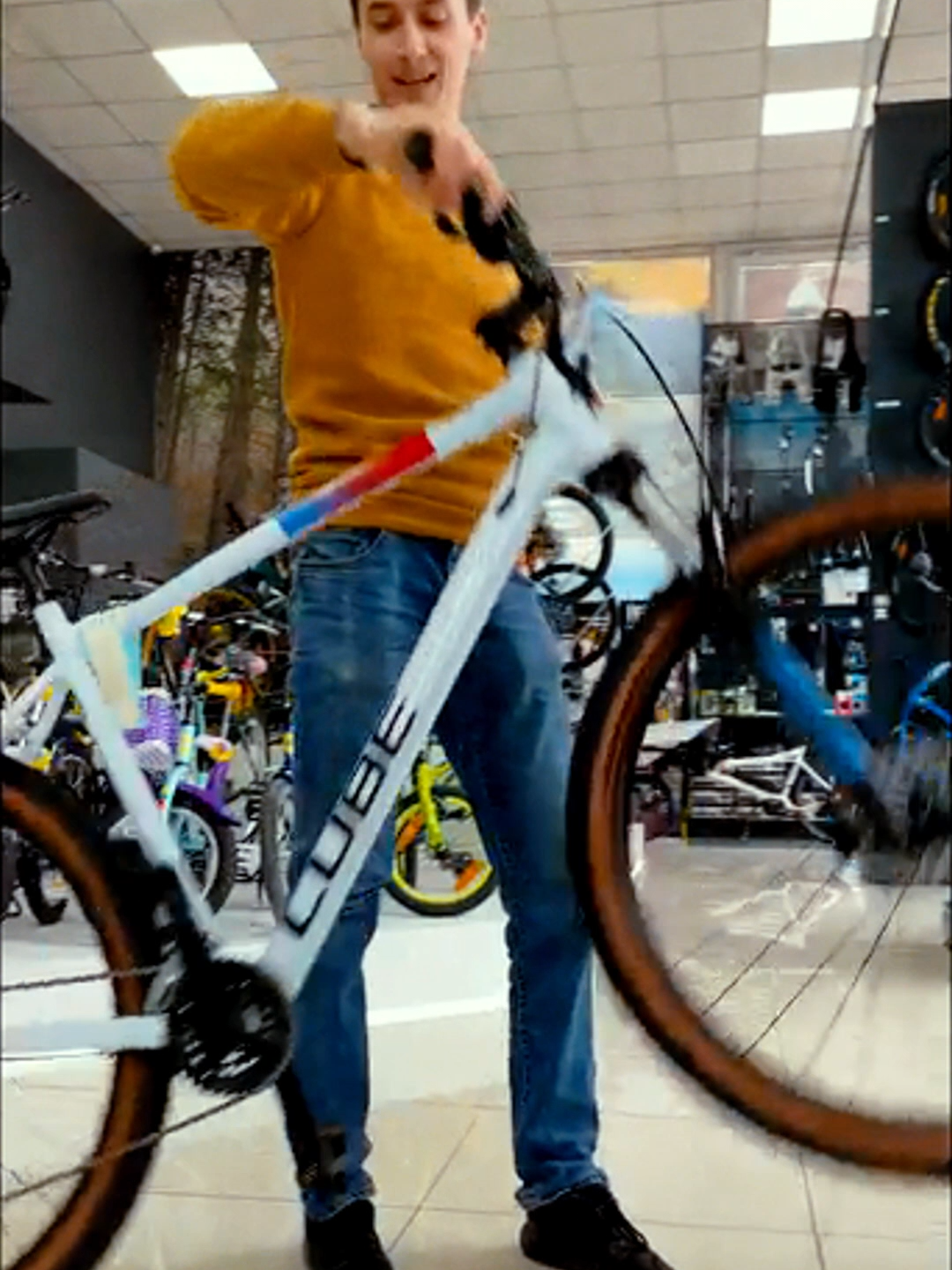Bicicleta zilei 👌🚴‍♂️ este azi - MTB CUBE Aim SLX - un hardtail aluminiu  echipată Shimano, suspensie față, frane hidraulice pe disc, 2x9 viteze, roti de 29 inch la un Super Preț de 3566 lei🔥 doar pe 🛒 www.afisport.ro.  📲Hai pe Afisport.ro să vezi ofertele la biciclete mtb! #bicicleta #mtbtrail #bicicletamtb #cube #bicicletacube #superpret #Shimano #franehidraulice #bicicletazilei #magazinbiciclete #afisport #fyp #bestdeal