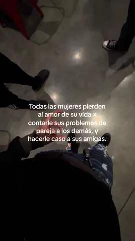 una pareja es un equipo, no hay necesidad x la que los demas tengan que saber nuestros problemas 🤷🏽‍♂️