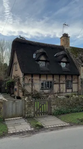Rate this cottage from 1-10  #visitbritain #cottagegarden #cottagelife #cottagecore 