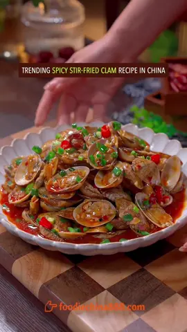 Trending spicy stir-fried clam recipe in China. Do you want to try? #Recipe #cooking #chinesefood #clam #seafood #shellfish #spicyfood 