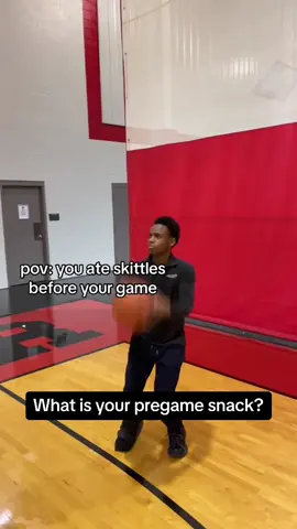 I can’t miss if I have some gushers 👀🔥 (Via @$Heem ) #snacks #pregame #pregamesnack #basketball #highschoolsports #boom #sports 