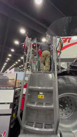 Glener combine- @Salford @Wright Implement gator got to meet some followers thanks for saying hi #justajacksonthing #nationalfarmmachineryshow #farmtok 
