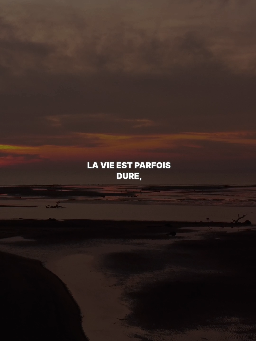 Tu sais, les moments difficiles ne durent pas éternellement et ils te rendent plus fort. #citation #vie #difficile #courage #dépassementdesoi #vérité #réfléxion #réfléchir #motivation #developpetonpotentiel