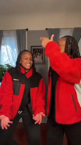 We keep seeing this dance everywhere 🔥🔥 #foryou #twins 