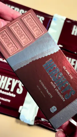 Who said nuetrals couldn’t be blinding! How stunning is our hersheys milk chocolate palette! Available now on tiktok shop for only $10! 