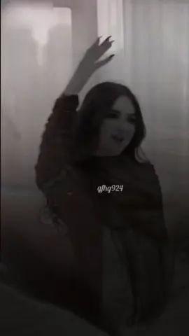 مترفه كنّ الترف يطلب » يديها بنت شيخ و يكفي » الاسم الثلاثي لبسهاا ( موضه ) و يزهاابه عليها كيف اجل لو تلبس اللبس التراثي 🌹
