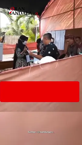 Keunikan Panitia Saat Pemilu 2024, ada tambahan tsaaaahhh.... . . Baca Berita Lainnya :  www.koranmandala.com #beritaviral #pemilu2024 #momen #unik #lucu #tpspemilu2024 #panitia #viral #viralvideo #fyp