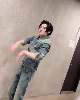Move your body hes so fine istg.. ( good morning pretty people 😊) #ilvryu_0 #foryoupage #foryou #foryoupage #fyp  #sunghoon #foryoupage #foryou #foryou #foryou #videostar #vsp #veloictyedit #viral #