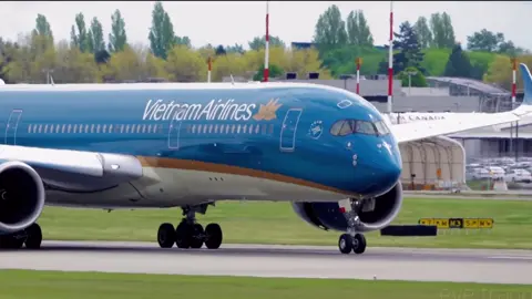 Chuyến bay thẳng đến Bắc Mỹ đầu tiên của Vietnam Airlines #aviation #airbus #vietnamairlines #fyp 