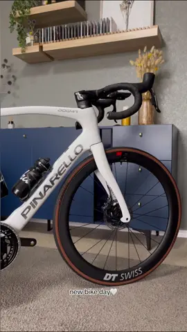 #newbike #newbikeday #pinarello #pinarellodogma #pinarellobikes #dogmaf #dogma #crystalwhite #road #roadbike #roadbiketiktok #roadbikelife #roadbikes #roadbikesport #roadbikelifestyle #roadbikelove #cycling 