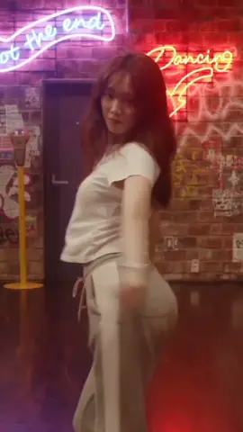 what if her next surprise is another dance cover 🔥✨ #heybiblee #이성경 #leesungkyung #fyp #fypシ 