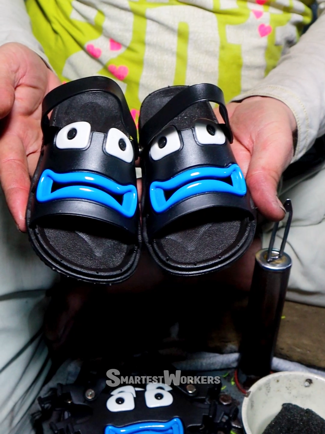 Kids' Sandals: Behind the Scenes #BehindTheScenes #KidsFootwear #Craftsmanship #StepByStep