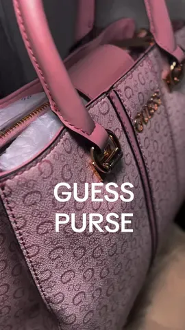 This pink Guess purse is everything and more 😍💅🏾 #guessbag #pinkbag #rossfinds #pursetok 