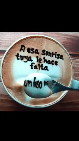 Un café ☕ para dedicar 🫶♥️☕️ a esa persona especial! #frasesdeamor #latteartist #latteart #latteartvideo #frasesbonitas #coffeetiktok #amantesdelcafe #frases_de_todo #frasesparadedicar❣️ 