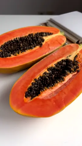 Brasilian Papaya 🤤 #papaya #papayaseeds #fruits #exoticfruits #fruitcutting #viraltiktok 