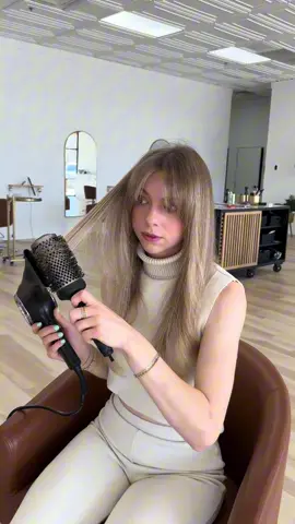round brush tutorial ✨🫶🏻  #blowdrytutorial #blowoututorial #arizonahairstylist #roundbrushtips 