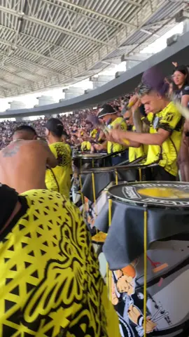 Aquela aquecida antes do jogo começar! 😎👀😶‍🌫️ #fypシ #cearasc #cearamoramaiordonordeste #copadonordeste #futebolbrasileiro #presidentevargas #bateriacearamor #baterianotamil #campeonatocearense #cearasc11_milgrau @Ceará Sporting Club #arenacastelao🖤🤍 #arenavozao 