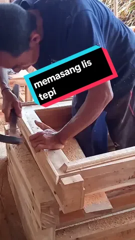 Membalas @aguskomarudinagus kusen jendela dengan menggunakan lis tepi #kusen #kusenjendela #lis #lisa #jendela #Jendela-kaca-minimalis #tukangkayu #carpenter #kusenjati #kerajinan #DIY #diyproject #woodworking #woodwork #mebel #meubel 