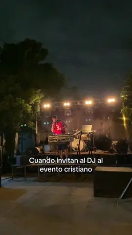 Tirando los remix prohibidos en la iglesia ✝️🔥 #iglesia #jesus #dj #remix #rkt #cristianosentiktok 