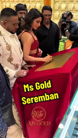 SEREMBAN MAKKALEYY, here we come 🔥 En route to MS GOLD ✨ Location: MS GOLD SEREMBAN 📍97, Jalan Yam Tuan, Bandar Seremban, 70000 Seremban, Negeri Sembilan #samantha #samanthainmalaysia #msgoldserembanopening #msgold #fypシ゚viral #fypage #seremban #sam #red #grandopening 