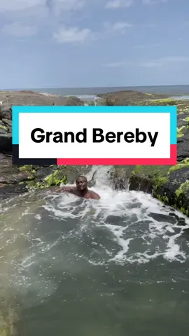 Connaissez-vous les piscines naturelles de Grand Bereby ? La piscine Naturelle de Taboualé est l’une des Merveilles au monde en terme de bassin aquatique. Située à 346 km d’Abidjan Taboualé est un petit campement devenu village dans les environs de Grand bereby. Ce lieu célèbre aujourd’hui cause de sa piscine naturelle. Cette piscine est Constituée de deux Bassins en pente ( micro- cascade🏔) Le bassin au dessus  Profondeur 1m55  Le Petit Bassin 1m30 Avec plusieurs type d’algues ; Les macroalgues, Les microalgues les grandes algues , algues géantes et les algues vertes Un grand merci à notre guide @sanpedroexploration d’avoir malgré la marrée haute et les roches glissantes , pu nous permettre l’accès à ce patrimoine mondial. #nature #africa #cotedivoire🇨🇮 #visitivorycoast #grandbereby #piscinenaturelle #beach #blacktravelmovement #blacktravelfeed  #blacktravelfeed #blacktravelbloggers #blacktravelgram #blackvoyageurs #princeedja #contentcreator #intonlackguys #blacktravel #theblacktravelclub  #instagramtravel #travelinfluencer  #blackguidetravel #blacktravelpassport #melaninpassport  #blacktravelblogger #travelafrica  #blackcreatives # #igtraveler  #westafrica #blacktravelmovement #wanderlust 