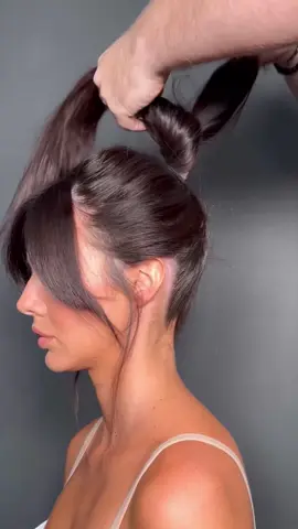 How to create an effortless textured topknot ✨✨ #Topknot #Tutorial #Hairstyle #HairTutorial #HairVideo #HairTiktok #HairTip #HairHack #TiktokHair #HairInspo #HairInspiration #HairGoals #HairBun #TexturedHair #Bangs #HairBangs #Fringe 