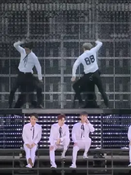 i love lady luck so much! #suho #xiumin #layzhang #baekhyun #chen #chanyeol #kyungsoo #kai #sehun #exo #concert #kpop #fyp #fypシ 