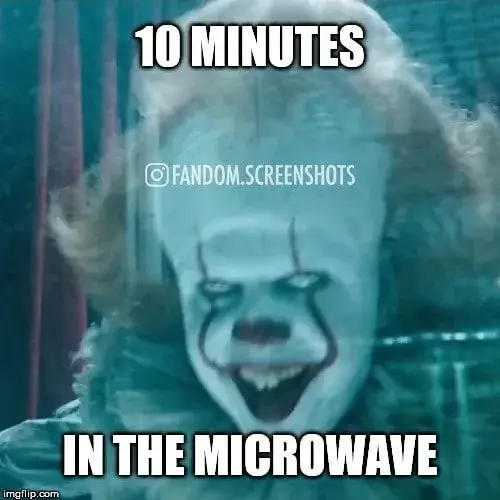 What's that favorite food that makes you watch the microwave like Pennywise does? Credits to fandom.screenshots #itmovie #itchapter2 #it2019  #pennywise #pennywisemakeup  #pennywisethedancingclown  #billskarsgård #stephenking  🎈🎈