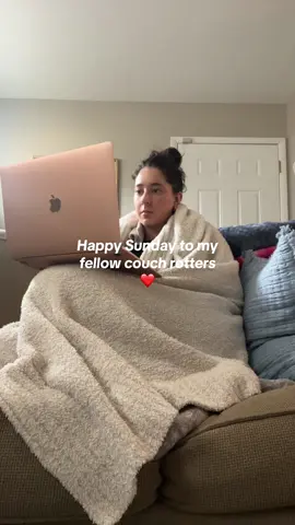 Sundays are for the couch  #couchrotting #homebodylife #iwouldratherbeathome 