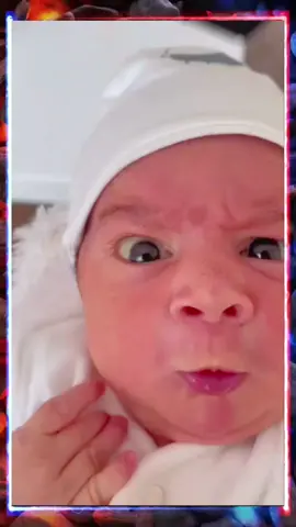 Estos bebes acaban de nacer y ya estan bien enojados 🤣. #bebes #bebestiktoks #niños #baby #angrybaby #foryoupageofficiall #fyp #jesuspanda 