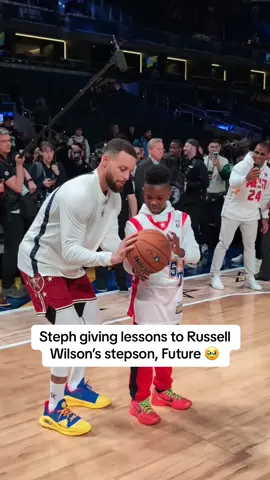 Look at #StephCurry, so inspirational 👏 #Basketball #NBAAllStar #RussellWilson 